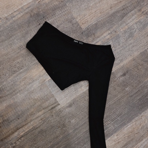 Black crop top - Picture 1 of 1